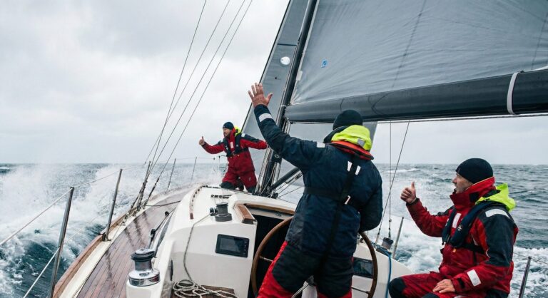 Handzeichen an Bord – Hafenkino ohne Gebrüll?