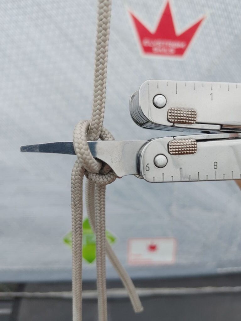 Multitool als Marlspieker. Ein sehr häufiger Einsatzzweck, der robuste, dünne Werkzeuge erfordert.